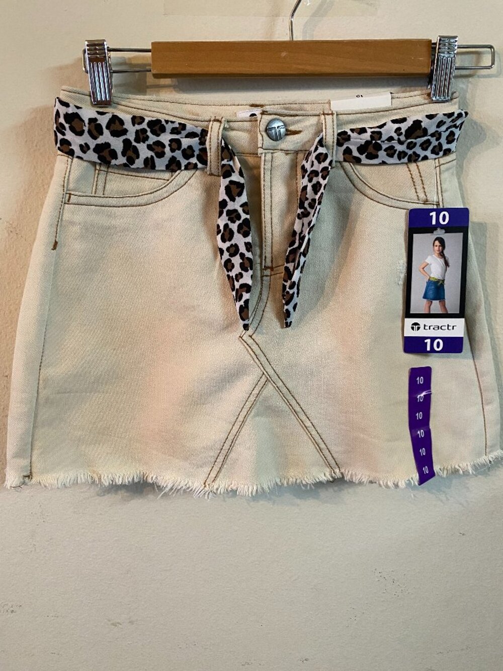 TRACTR GIRL'S SIZE 10 BEIGE WITH ANIMAL PRINT BELT SKORT
